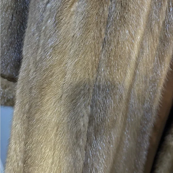Elegant Mink Brown Fur Coat - Picture 5 of 5